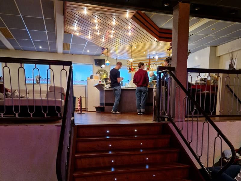 De bar bij de danszaal